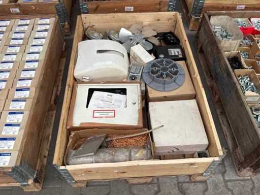 Verschiedene Teile, Werkzeuge und Zubehör