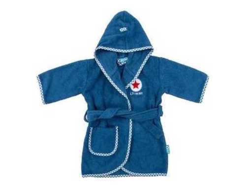 Chłopak w szlafrokach na imprezę (108x)