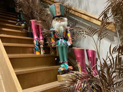 Artificial palms, nutcrackers and boots