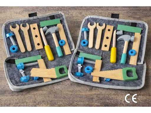 Set aus 96 Kinderwerkzeugkästen bestehend aus 10 Holzelementen und einem Aufbewahrungsraum nach CE-Standard