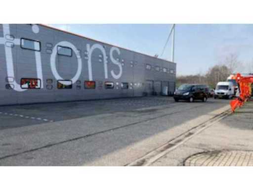 b97a1c1f-33f6-42c5-8ae2-b64f50822561.mp4