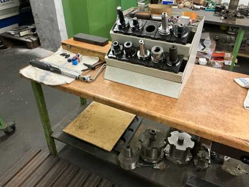 Assortiment freesgereedschap en accessoires