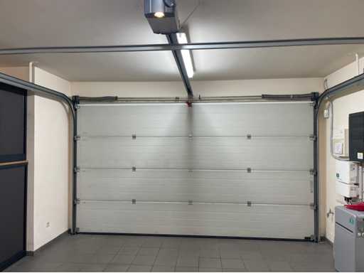 Porte de garage démontée