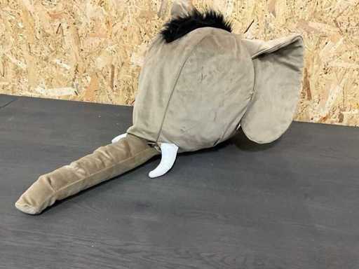 Całujący się słoń