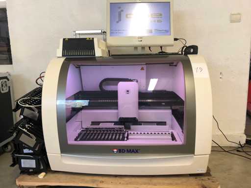 2013 - BD - MAX CLINICAL - Sistem de testare moleculară de diagnostic