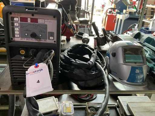 Parweld XTT202 AC/DC Pulse Tig Welding Station with accessories