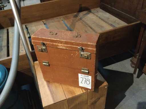 Triumph Vintage record case con vecchi LP