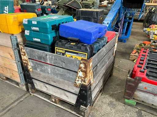 Różne walizki narzędziowe