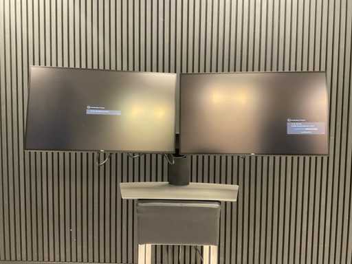 Monitor Dell U2719D UltraSharp da 27" su doppio supporto