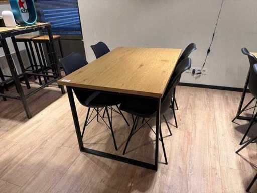 Stół jadalny z 4 krzesłami