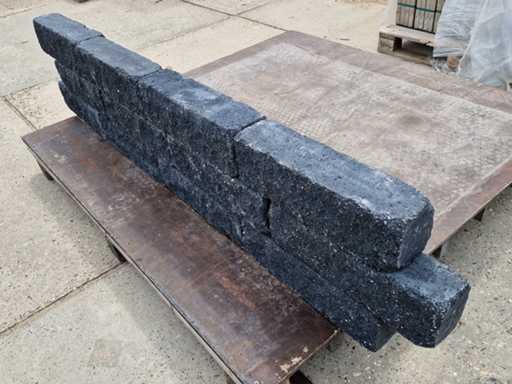 Blocs muraux en béton (environ 156 pièces)