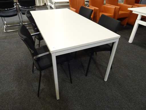 Table avec 4 chaises