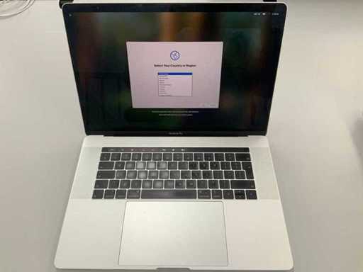 Apple A1990 15-calowy MacBook Pro MR962N/A Laptop