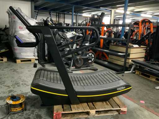 Technogym skillmill conectează banda de alergare