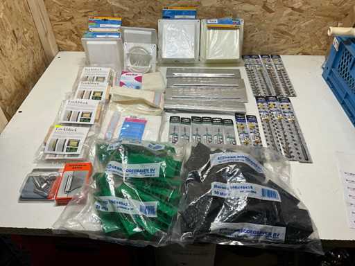 Lot de diverse materiale de construcție și accesorii