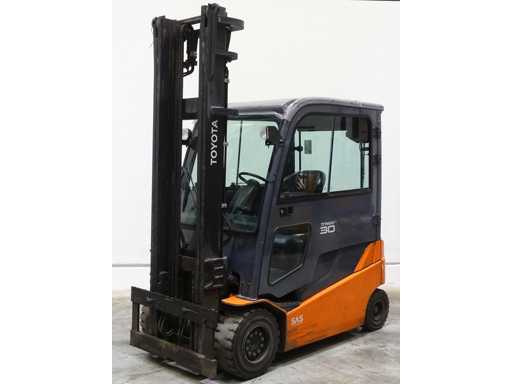 TOYOTA 8FBMT30 Forklift