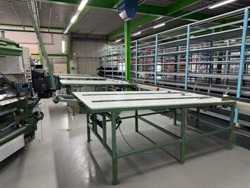 Stoff ein- und ausgeführter Fördertisch