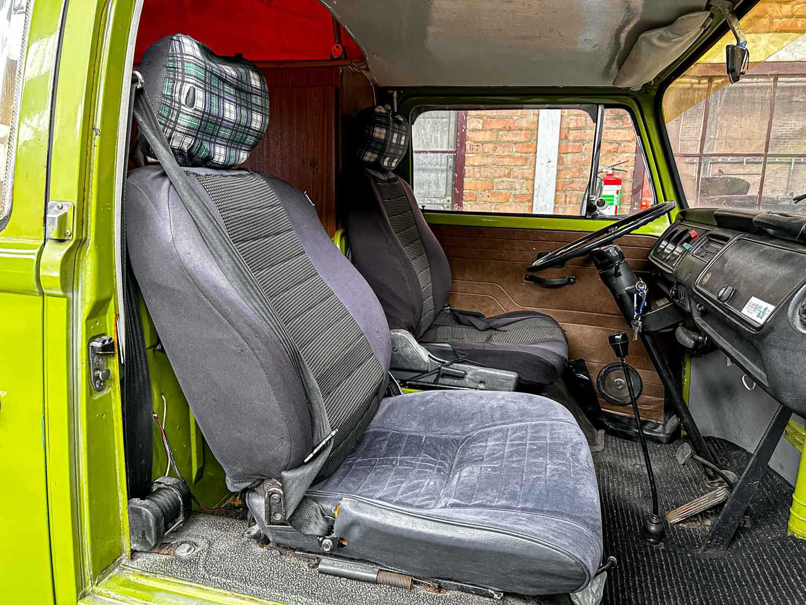 Volkswagen 23 Kampeerauto 1977, 00-SL-64 Camper