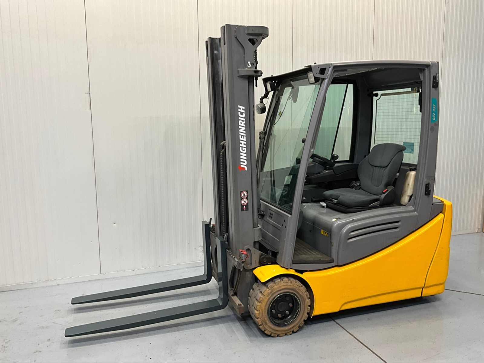 Jungheinrich EFG220 – Forklift Triplex – Freelift – 2019 – 5.0M