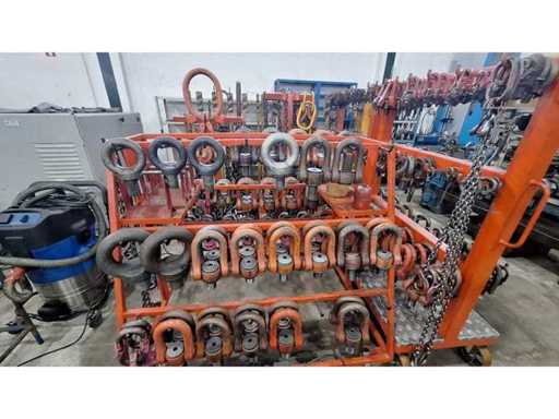 Verschiedene Augenbolzen und Fesseln