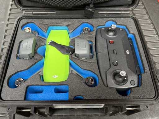 DJI Spark Groen Drone Set met Controller, 2 Accu’s en Harde Koffer (Defect/Onvolledig)