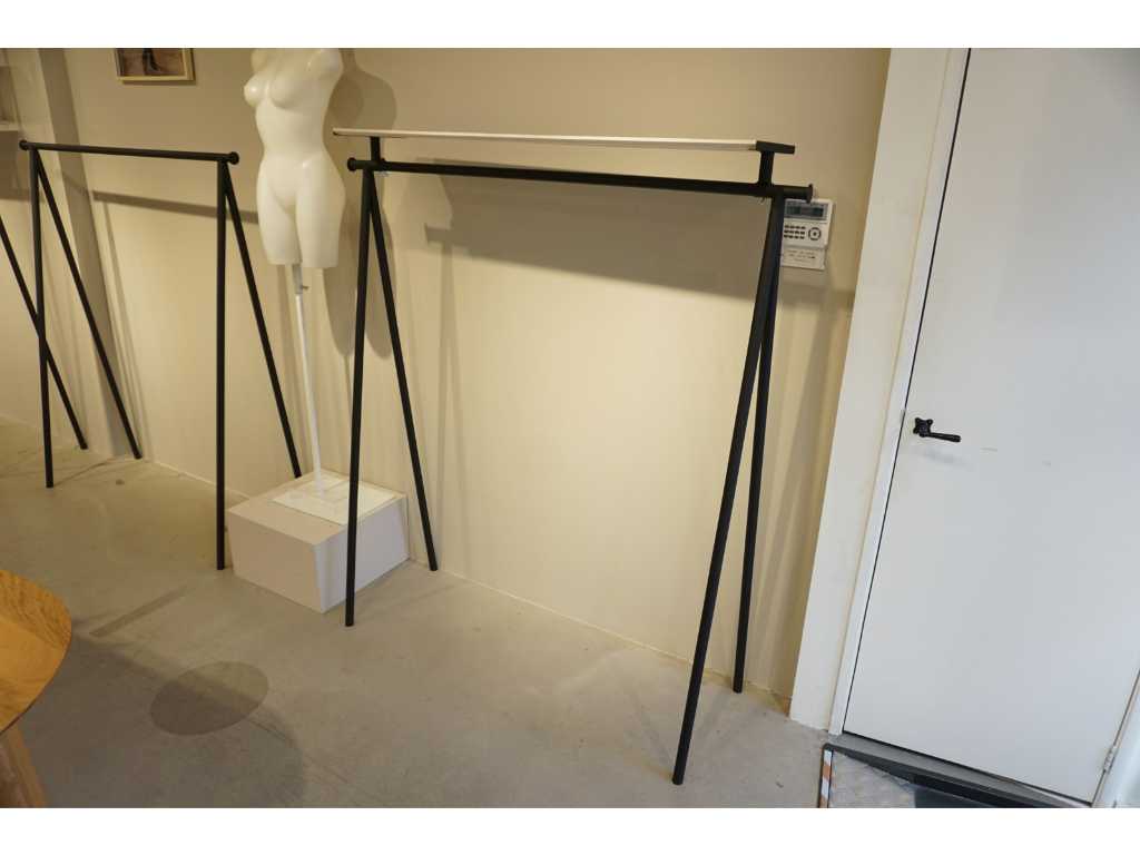 Metal clothes rack (2x)