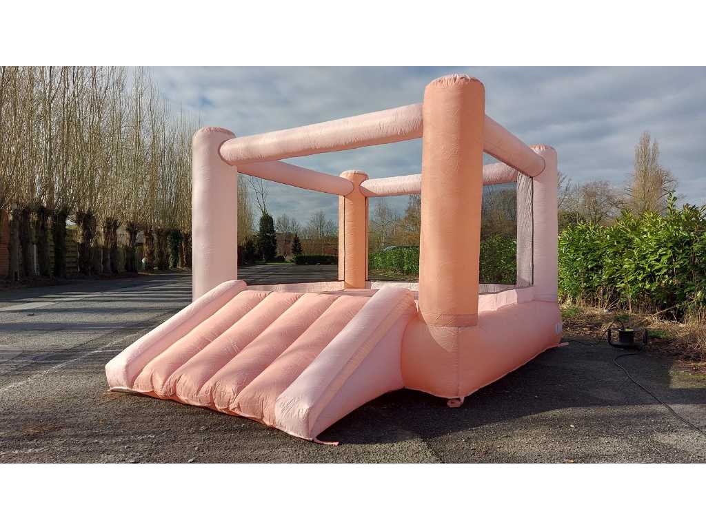 Noul castel bouncy 