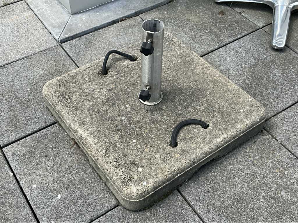 3 basi per ombrelloni in cemento