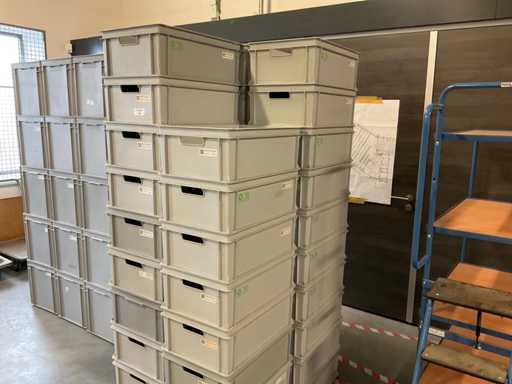 English Stacking crates (38x)