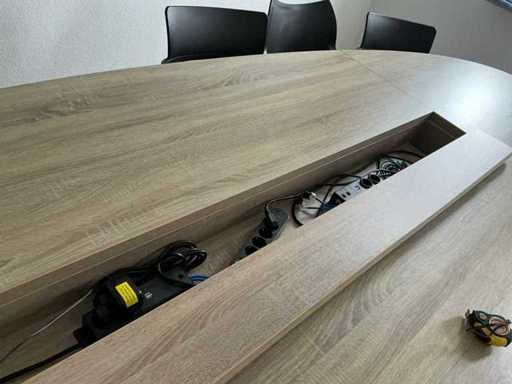 Conferentietafel met 12 stoelen