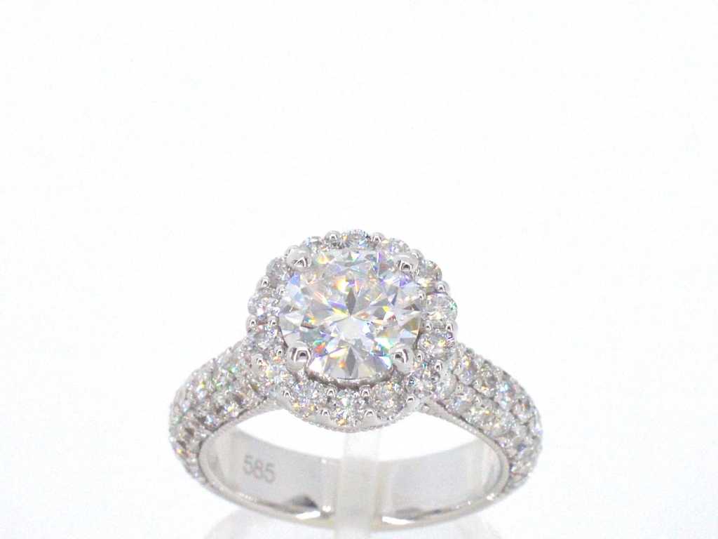 Witgouden ring met diamanten en een diamant van 2.00 carat