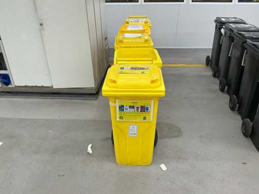 Dużo koszy na śmieci