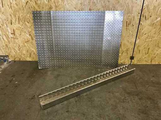 Aluminium z płyty szachownicowej 150x102x0,4 cm, kanał 165x17,5x10,5 cm
