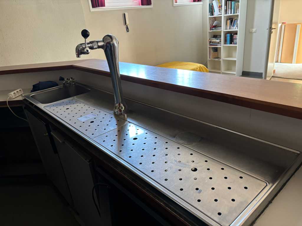Bar drip tray with tap column and keg cooler 200cm