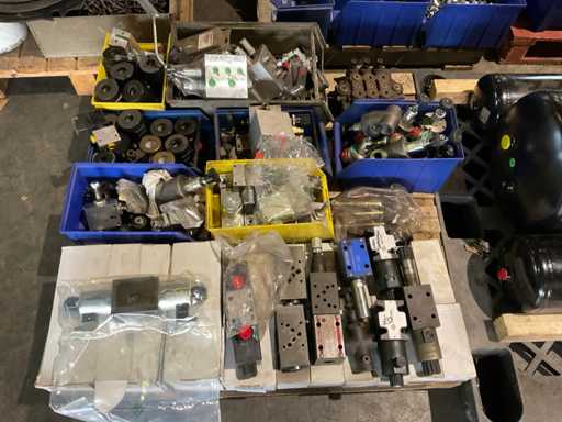 Charge von Landmaschinenteilen