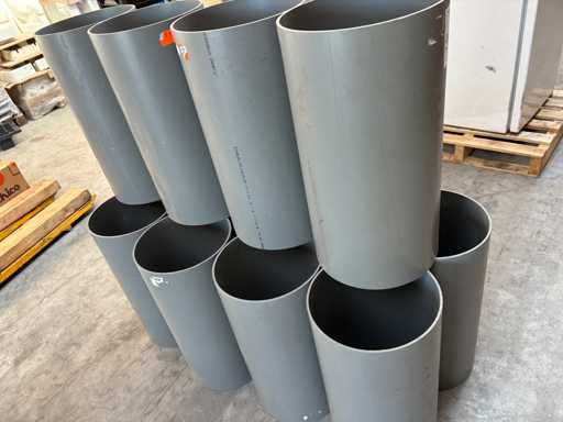 Un morceau de tuyau PVC 32x60cm (13x)