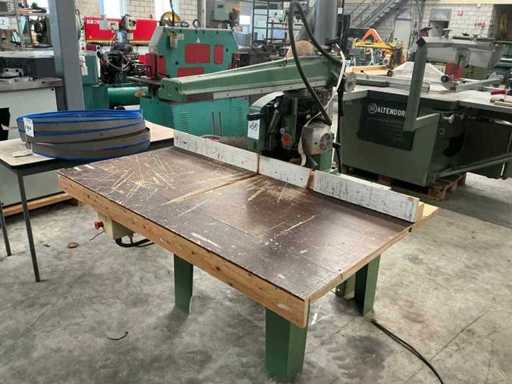 Scie à coupe radiale