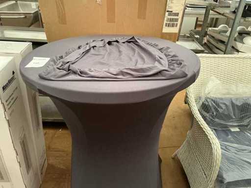 Table de haute fête avec jupe