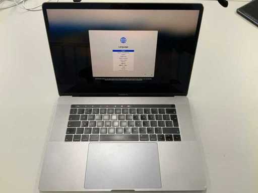 Apple A1990 15-inch MacBook Pro MV902N/A Laptop