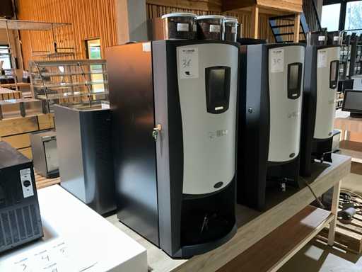 The Jong Duke Siro Touch tea machine with fresh loose tea