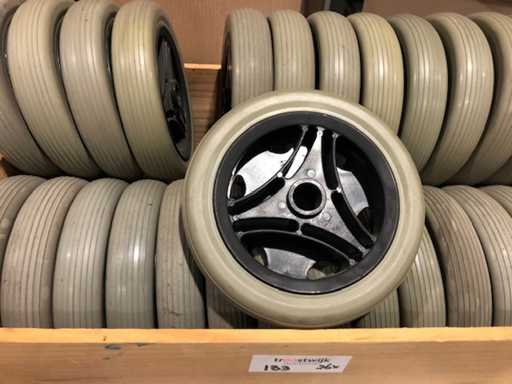 Pneumatici, ruote e cerchi (26x)