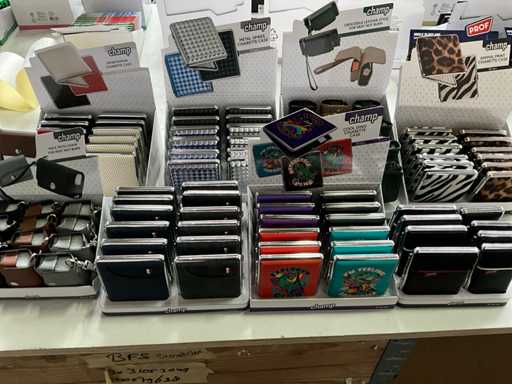 Champ Mix lot avec étuis à cigarettes exposés (89x)
