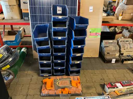 Partia pojemników magazynowych