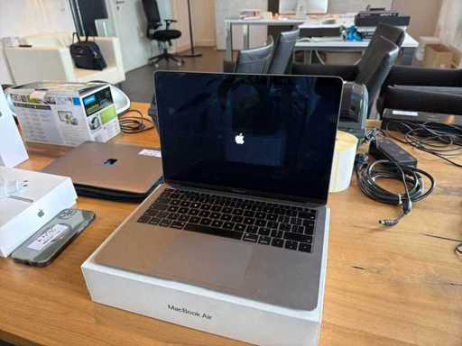 2020 MacBook Air 13inch 256GB