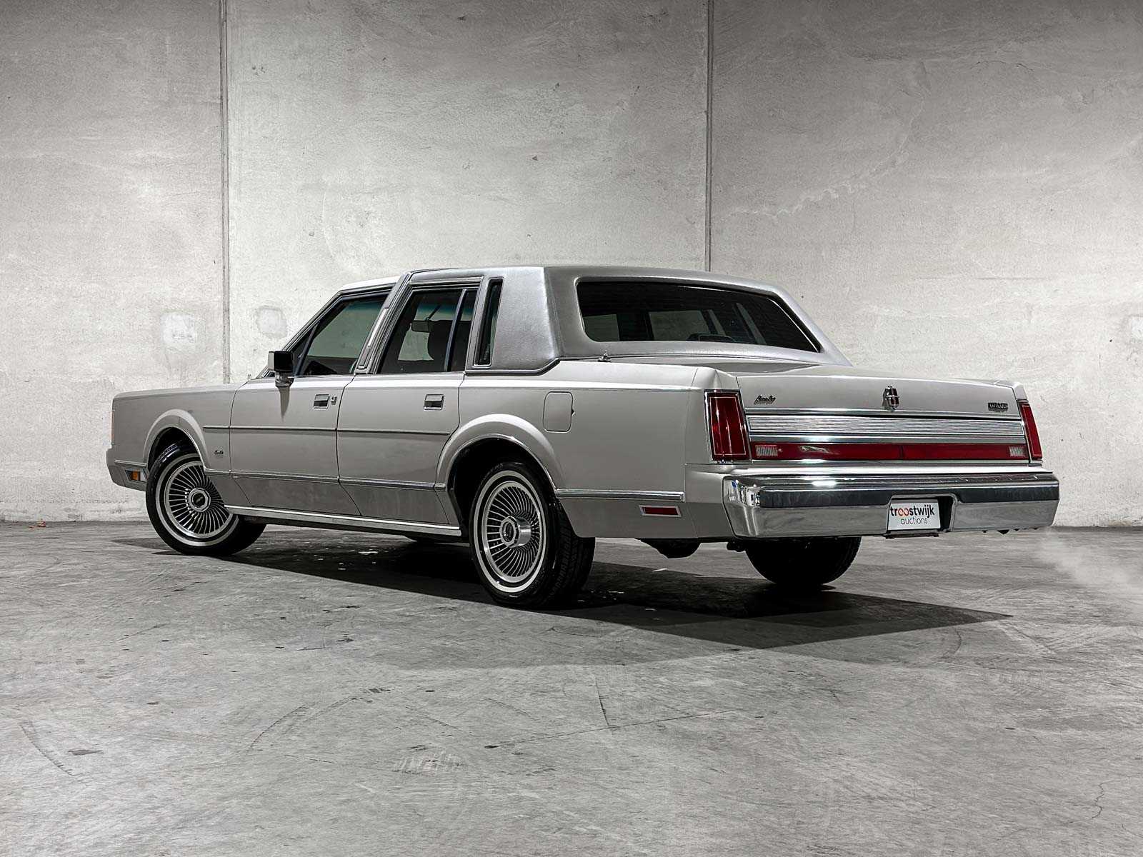 Lincoln Town Car 4.9 V8 Signature SD 160pk 1989, K-946-BX