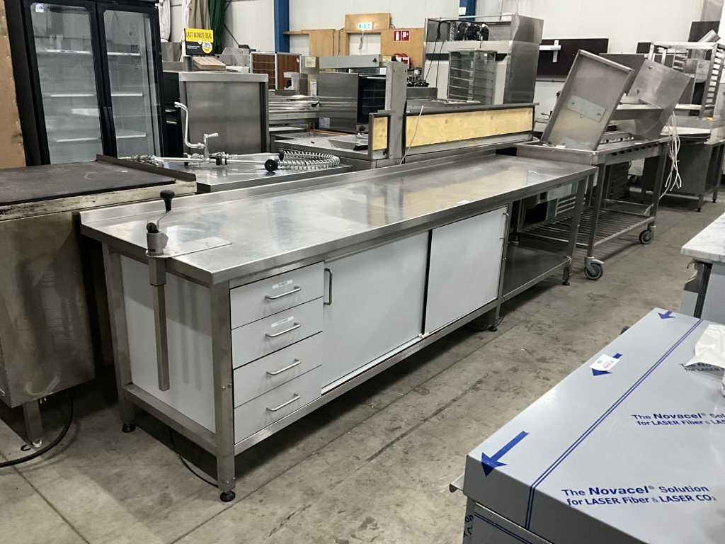 Stainless steel work table adjustable in height