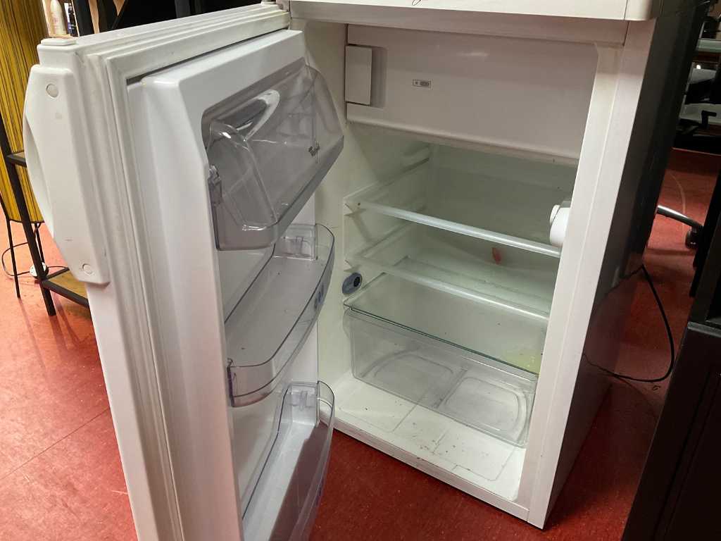 Refrigerator with freezer compartment