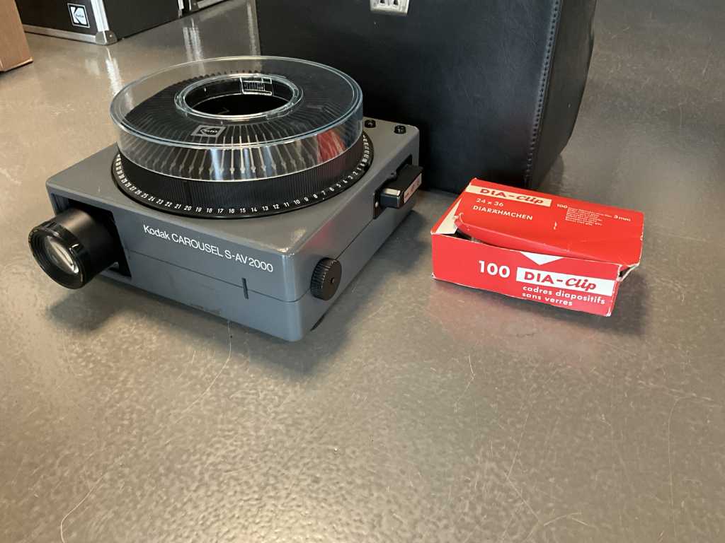 Kodak Carousel S-AV 2000 slide projector