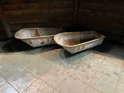 Zinc bathtub