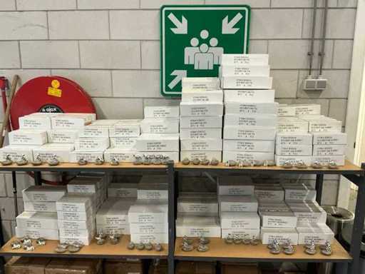 Partij diverse dieren beeldjes op steen (1344x)